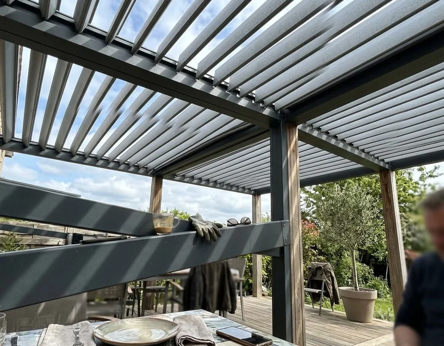Louvered bioclimatic pergola roof detail